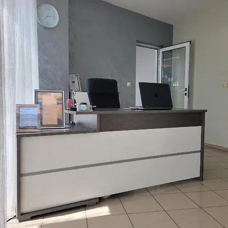 Отель Iceberg Равда